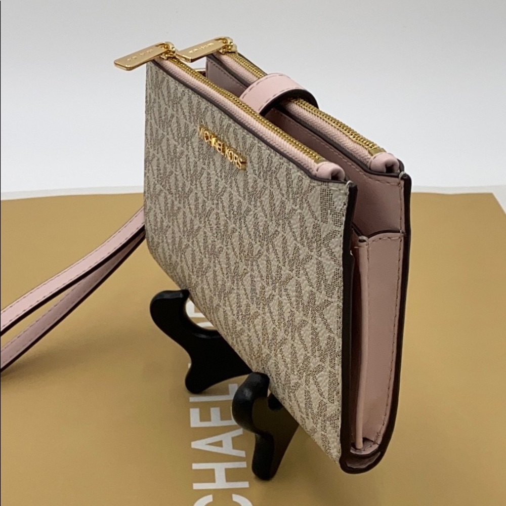 MICHAEL KORS DOUBLE ZIP WRISTLET POWDER BLUSH - Picture 10 of 15